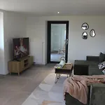 Sejour Mid-century Au Val-d'ajol Avec Parking Et Animaux Bienvenus - Fr-1-589-846